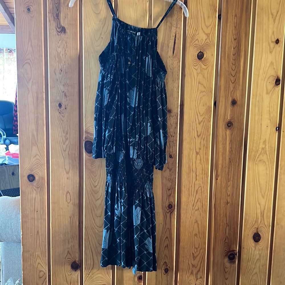Gently used S/M Living Hula cold shoulder dress